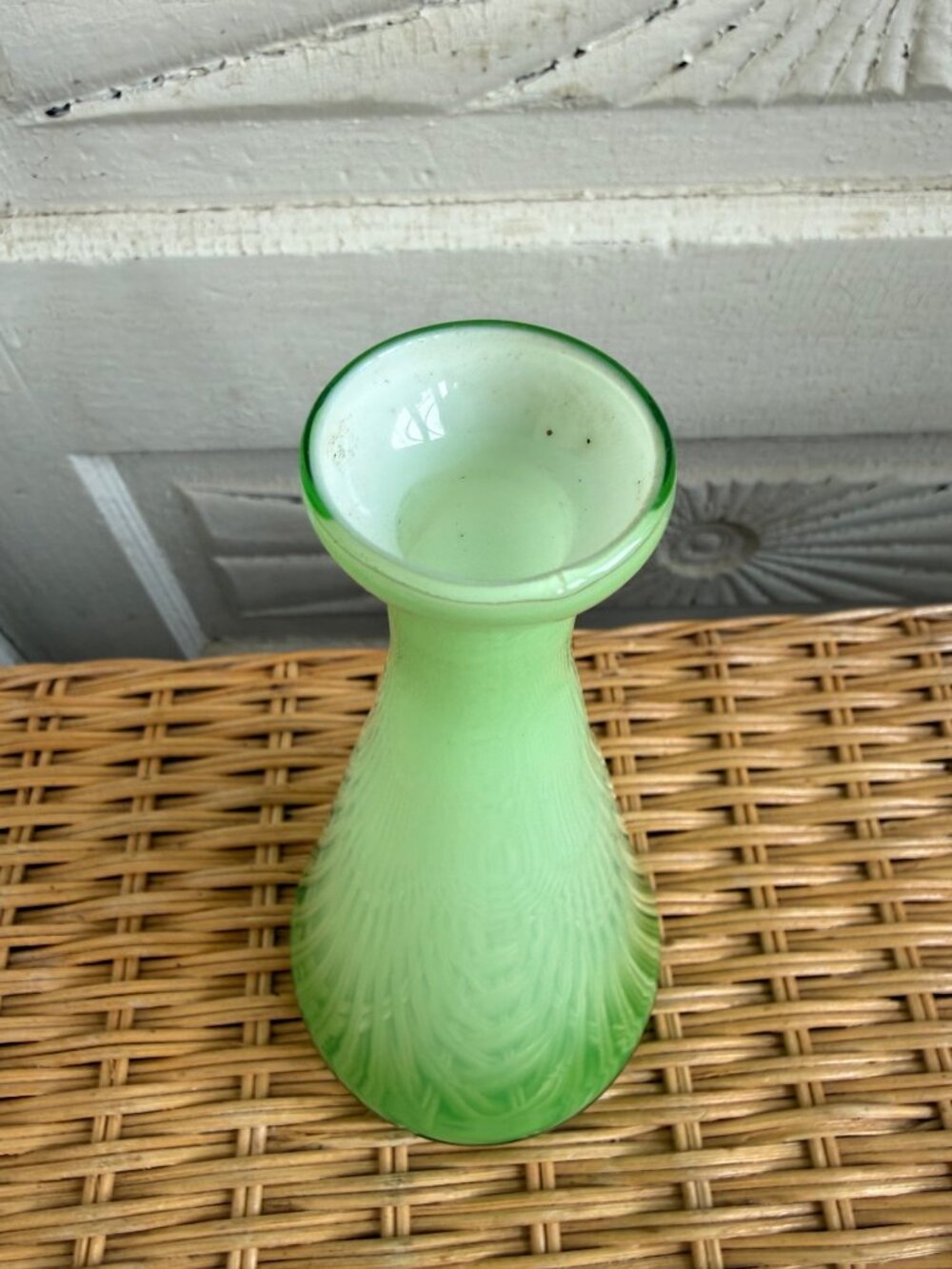Vintage MCM Art Glass Encased White and Jadite Green Gradiant Bud Vase 7" - Picture 2 of 6